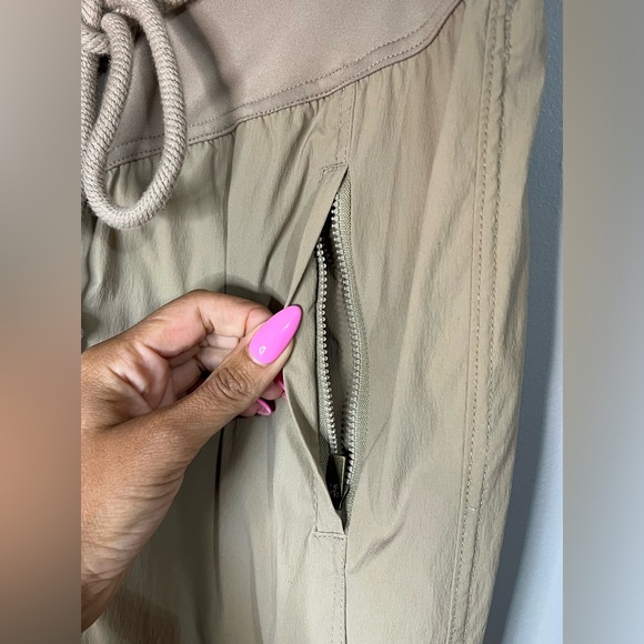 Free people, movement track, pants, khaki size extra small - Picture 4 of 6